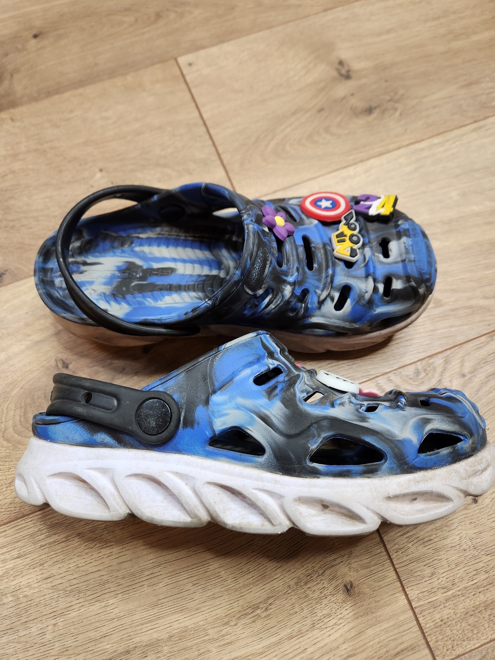 Skechers Hypno Splash Kids Blue and Black Slip-On Clog Sandals Size 4